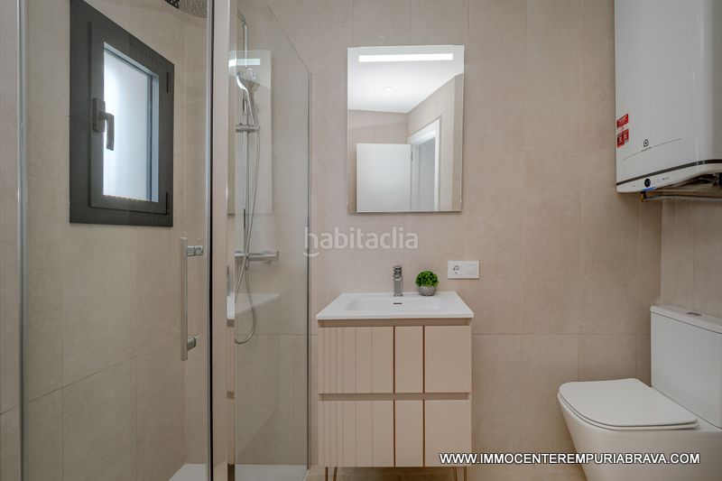 Foto 125b764a-1c3e-464d-82de-8c2213144544. Xalet amb calefacció aparcament piscina a Alberes Empuriabrava