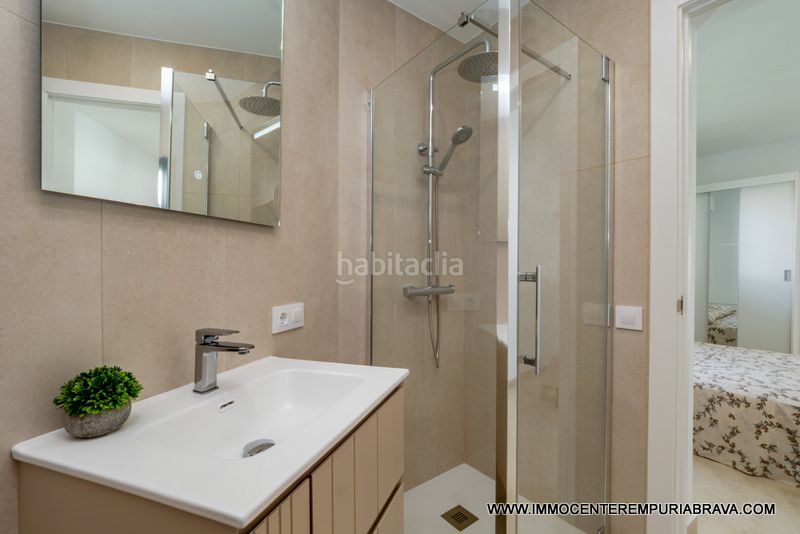 Foto 399f7b83-1621-48dd-b6c7-eb9f3f537dd3. Xalet amb calefacció aparcament piscina a Alberes Empuriabrava