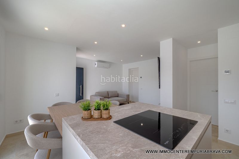 Foto b86bc78c-2517-4f48-80e5-1d32f8a1570b. Xalet amb calefacció aparcament piscina a Alberes Empuriabrava