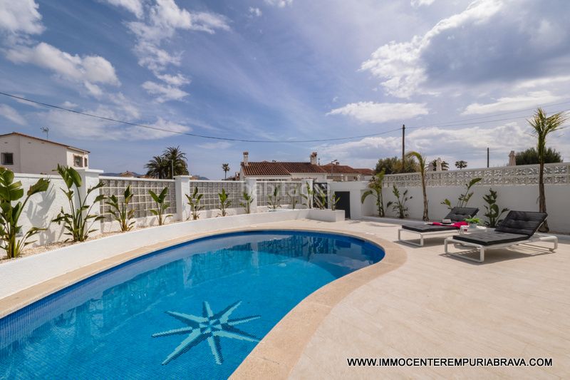 Foto e657c4d4-9d36-4220-8a95-07d33616e0bf. Xalet amb calefacció aparcament piscina a Alberes Empuriabrava