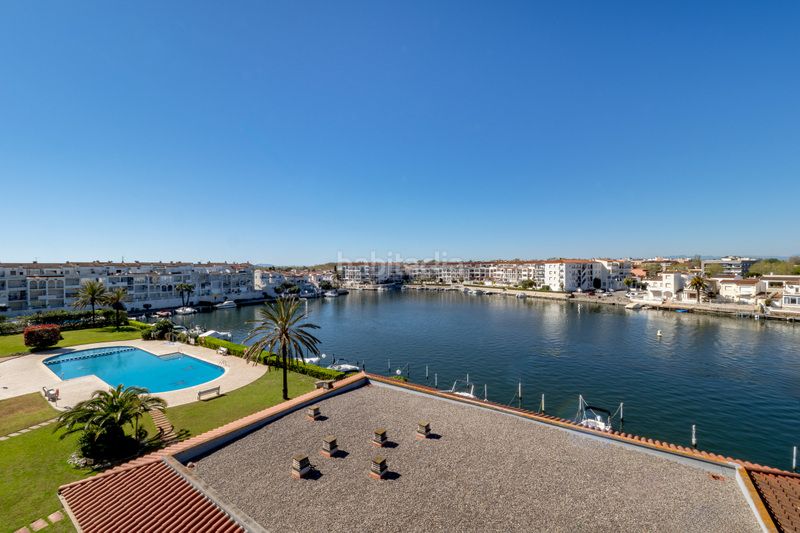 Foto 4fd428ad-c01f-4d7d-90e4-f0d0a7188cbe. Àtic amb calefacció aparcament piscina a Sant Maurici Empuriabrava