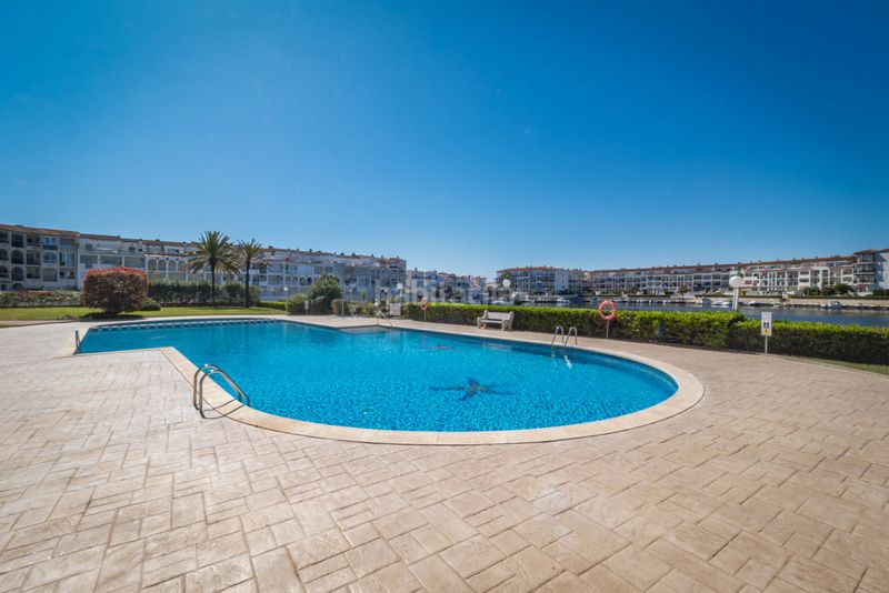 Foto 617a4498-80c6-4271-bdaa-7f2d5b62a709. Àtic amb calefacció aparcament piscina a Sant Maurici Empuriabrava