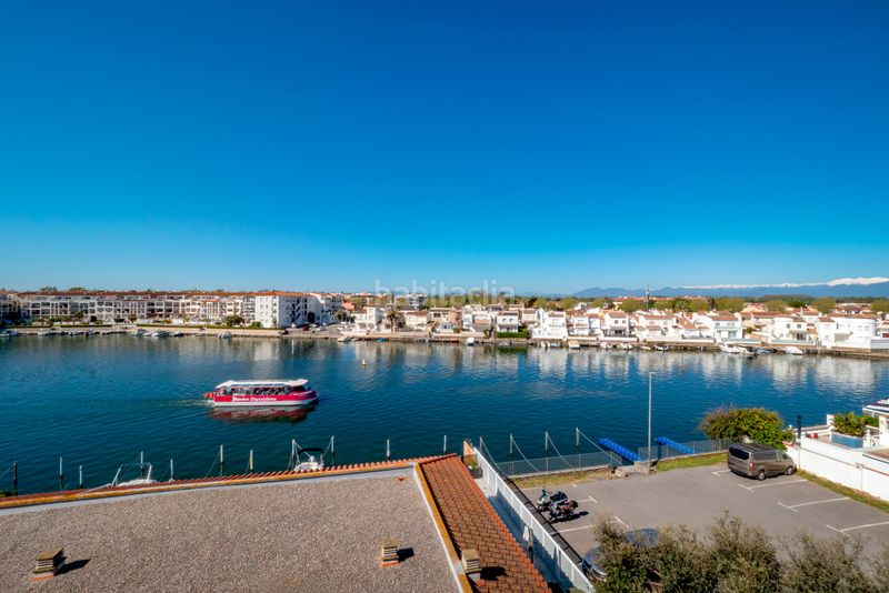 Foto 9bef1045-9d57-4314-b4b4-0d20c525c5bb. Àtic amb calefacció aparcament piscina a Sant Maurici Empuriabrava