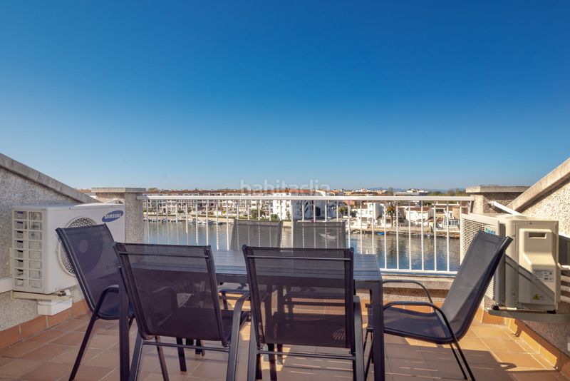 Foto d4394015-bda1-4b7a-bf7a-4d4aa32551a2. Àtic amb calefacció aparcament piscina a Sant Maurici Empuriabrava