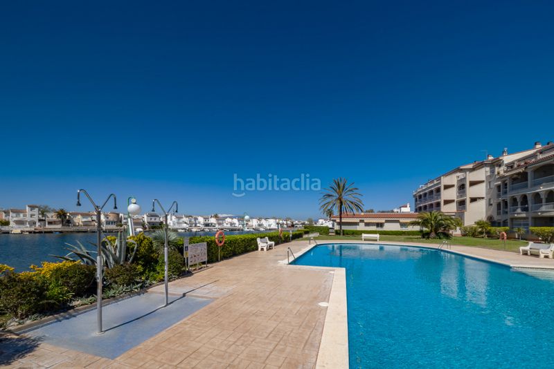 Foto fa82f46e-fd45-4853-abba-967ef68f2f0a. Àtic amb calefacció aparcament piscina a Sant Maurici Empuriabrava