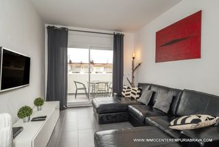 Dachwohnung in Moxó - Sant Mori. Apartamento moderno y espacioso completamente renovado