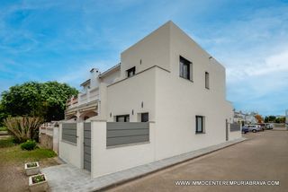 Xalet a Puigmal - Mas Nou. Casa nueva con 3 dormitorios y garaje