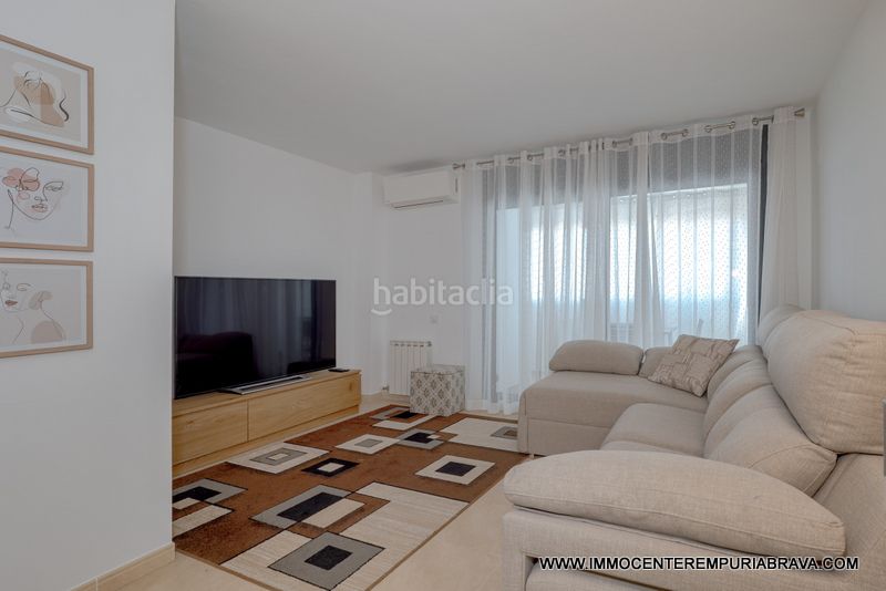 Foto f6a09caa-3af4-4ee2-b5e9-c3ae391c5b8c. Pis amb piscina a Muga - Gran Reserva - Badia Empuriabrava