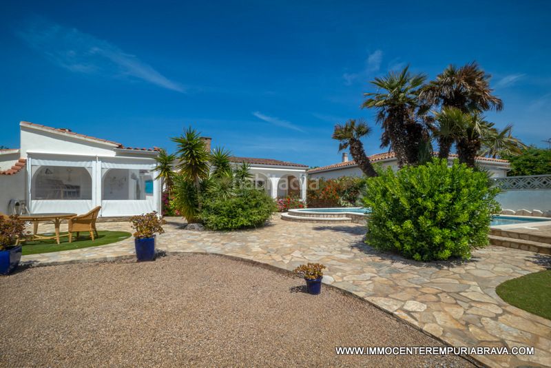 Foto e6a1d2c0-9482-4089-a0c5-97cd74e18725. Xalet a Cap Ras - Creus - Falconera Empuriabrava