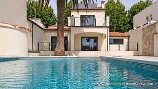 Chalet à Tordera - Fluvià - Llobregat. Vanguardia y navegación villa completamente renovada en el gran