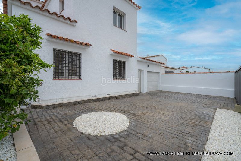 Foto 084272c9-34f7-456f-84f3-31d647dcd67c. Xalet amb aparcament a Cap Ras - Creus - Falconera Empuriabrava