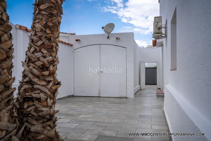 Foto 16d1c698-cd83-4987-a60a-858448fee3a6. Xalet amb aparcament a Cap Ras - Creus - Falconera Empuriabrava