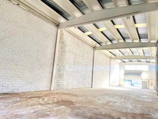 Ufficio in Sils. Nave industrial en sils de 1.000m2