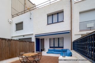 Chalet in Port Banyuls - Port Alegre - Port Empordà. Magnífica casa de pescadores con amarre de 15,5 x 5 metros en em