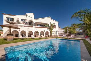 Chalet à Montgrí. Superbe villa proche de la plage, et, des commerces