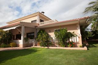 Xalet a Picassent. Se vende espectacular villa en urbanización en picassent