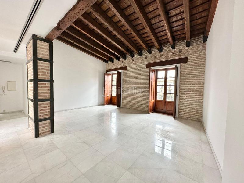 Foto 820d9226-efec-41a9-ba57-73ab4a652f75. Alquiler piso exclusiva vivienda en plaza alfonso el magnánimo en Valencia