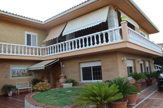Xalet a Picassent. Se vende espectacular chalet en urbanización el tancat del alter