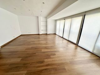 Affitto Appartamento  Calle cirilo amoros. Se alquila piso en cirilo amorós