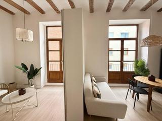 Flat  Quart. Se vende piso en ciutat vella