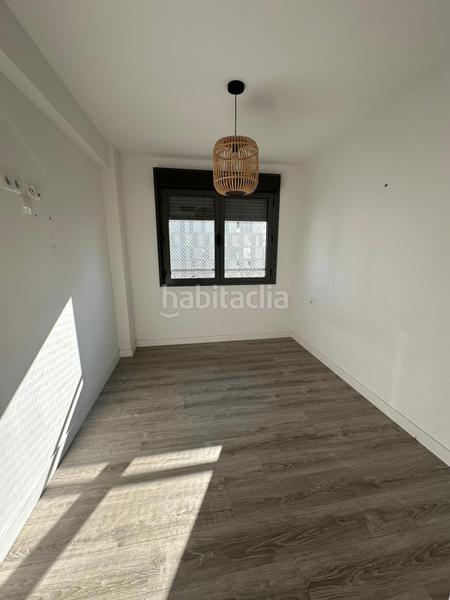 Foto 49e65a3b-f90b-4c0b-aa0a-cbb8ea327a5a. Alquiler piso alquiler piso de 3 habitaciones con piscina, garaje y trastero en Valencia