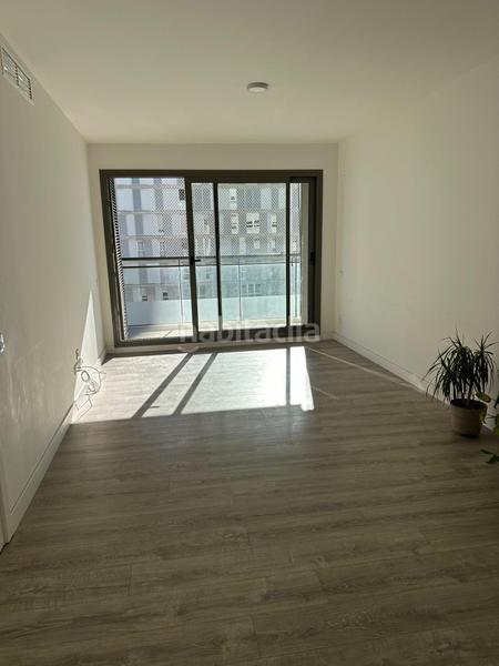 Foto f8e96af4-bfd6-4191-a964-9b4f053519f2. Alquiler piso alquiler piso de 3 habitaciones con piscina, garaje y trastero en Valencia