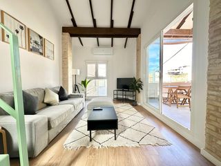 Rent Penthouse  Calle luis despuig. Se alquila ático duplex totalmente reformado en el cabanyal