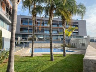Miete Etagenwohnung  Calle de la creu roja. Ático triple con gran balcón y terraza privada en urbanización r