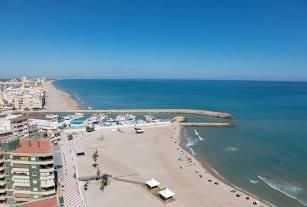 Appartement à Calle de estribor 3. Piso con vistas al mar y acceso privado a la playa con plaza de