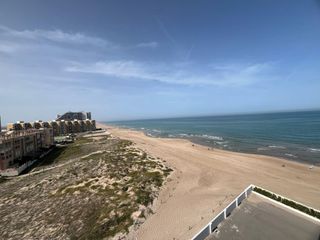 Flat in Calle de estribor 3. Piso con vistas al mar y acceso privado a la playa con plaza de