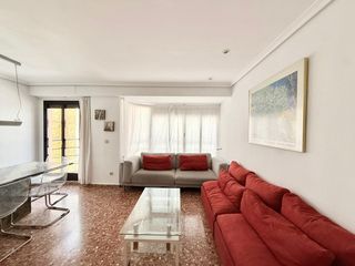 Miete Etagenwohnung  Ruzafa. Amplio y luminoso piso en alquiler en calle ruzafa