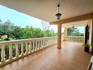 Chalet  Urbanizacion els puntals. Chalet independiente con gran parcela, piscina y zona deportiva