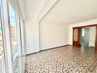 Rent Flat  Calle ramon y cajal. Vivienda sin muebles en burjassot 850mes