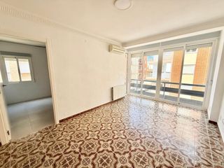 Lloguer Pis  Calle ramon y cajal. Vivienda sin muebles en burjassot 850mes