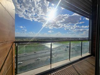 Rent Triplex  Calle andarella. Ático triple de 98 m2 con gran balcón, terraza privada y vistas