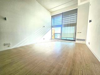 Rent Triplex  Calle andarella. Ático triple de 98 m2 con gran balcón, terraza privada y vistas
