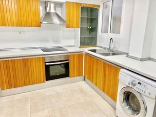 Miete Etagenwohnung  Calle cirilo amoros. Se alquila piso en cirilo amorós