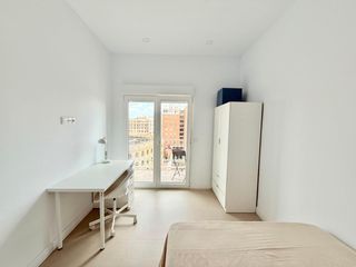 Miete Etagenwohnung  Pasaje dr serra. Alquiler de vivienda reformada a estrenar en pleno centro de val