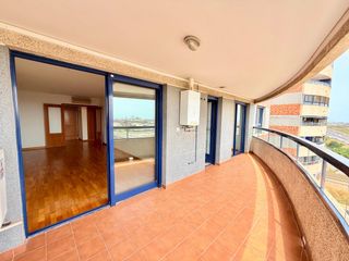 Lloguer Pis  Calle rafael lapesa melgar. Vivienda de 3 habitaciones con garaje y piscina  edificio valtur