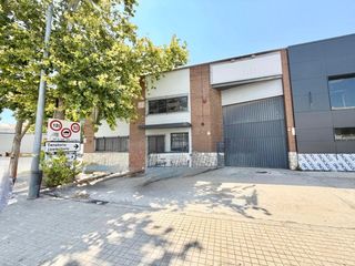 Affitto Capannone industriale  Carrer de conca. Nave industrial  con oficinas acondicionadas y excelente ubicaci