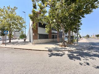 Affitto Capannone industriale  Carrer de conca. Nave industrial  con oficinas acondicionadas y excelente ubicaci