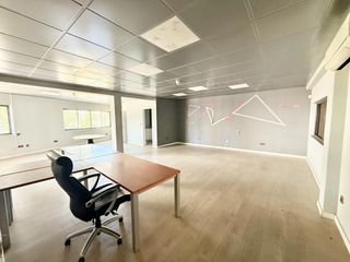 Miete Fabrikhalle  Carrer de conca. Nave industrial  con oficinas acondicionadas y excelente ubicaci
