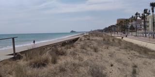 Terreny residencial  Avinguda del papa luna. Solar situado en segunda linez de playa