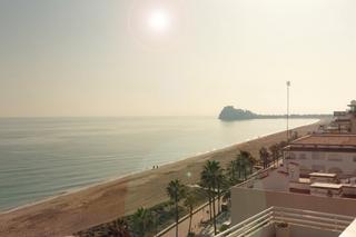 Attique à Avinguda del papa luna 55. Atico de 3 habitaciones en primera línea de playa