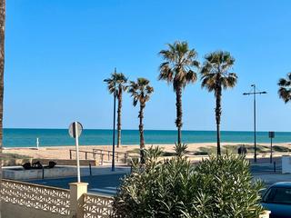 Appartement à Avinguda del papa luna 45. Apartamento en primera línea de playa 3 dormitorios