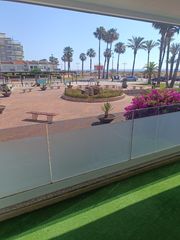 Casa adosada  Avinguda del papa luna 122. Adosado en primera línea de playa