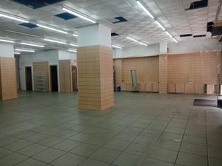 Miete Geschäftsraum in Avinguda de valència 9. Local comercial de 300m renfe