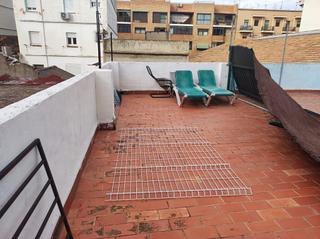Pis  Carrer de sant rafael. Piso céntrico con patio y terraza