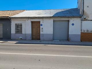 Casa a Avinguda de la vital 35. Casa para reformar con gran cochera