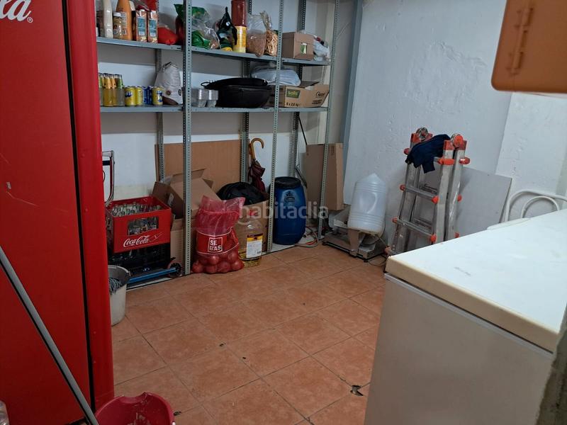 Foto 2d9bfc2d-5459-4faf-9597-b35872b2db1e. Alquiler local comercial en carrer perú 42 traspaso de local zona renfe en Gandia